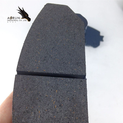 I produttori forniscono la scarpa di riserva automatica D1324 del cuscinetto di freno degli accessori